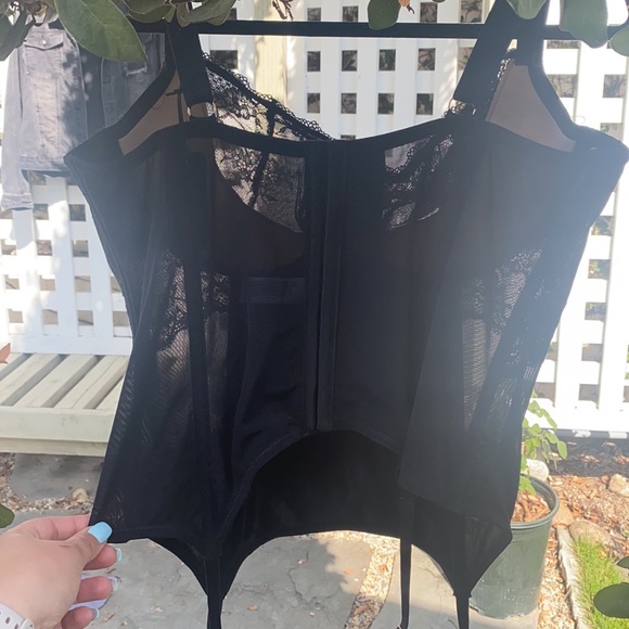 Black Lacy Bustier - 44C/D - Picture 3 of 4